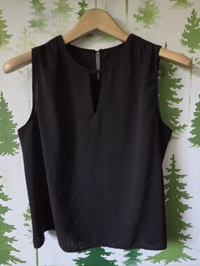 SHEIN Black Sleeveless Keyhole Back Camisole